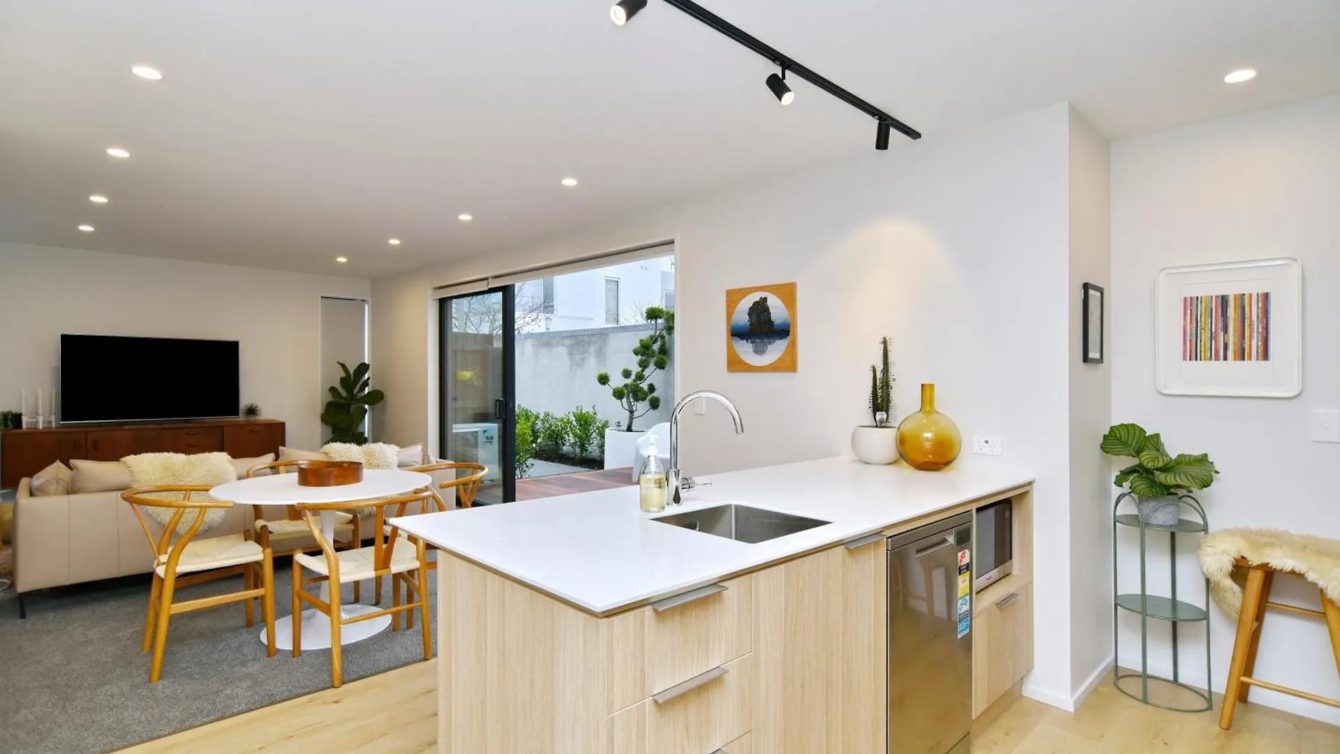 Derby St - Christchurch Holiday Homes
