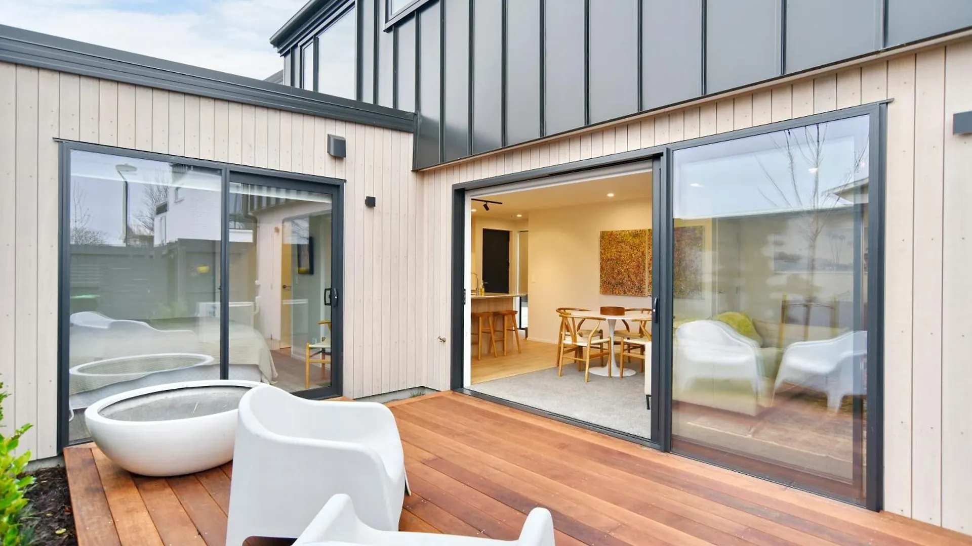 Derby St - Christchurch Holiday Homes
